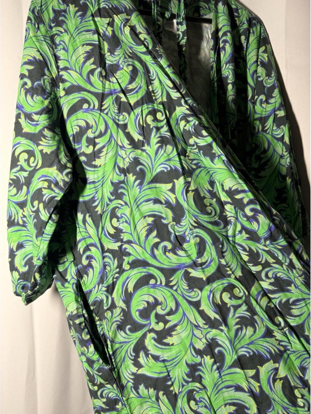 Vera Bradley Women's Wicked: For Good Robe L/XL & REM Beauty So Popular Lip Oil - Picture 6 of 8